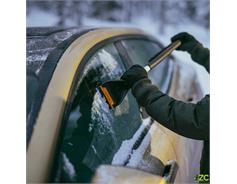 Smetáček se škrabkou Plus krátký  - 1078495 - Fiskars